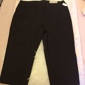 🌸CHICOS CAPRI POLKA DOTS PANTS🌸